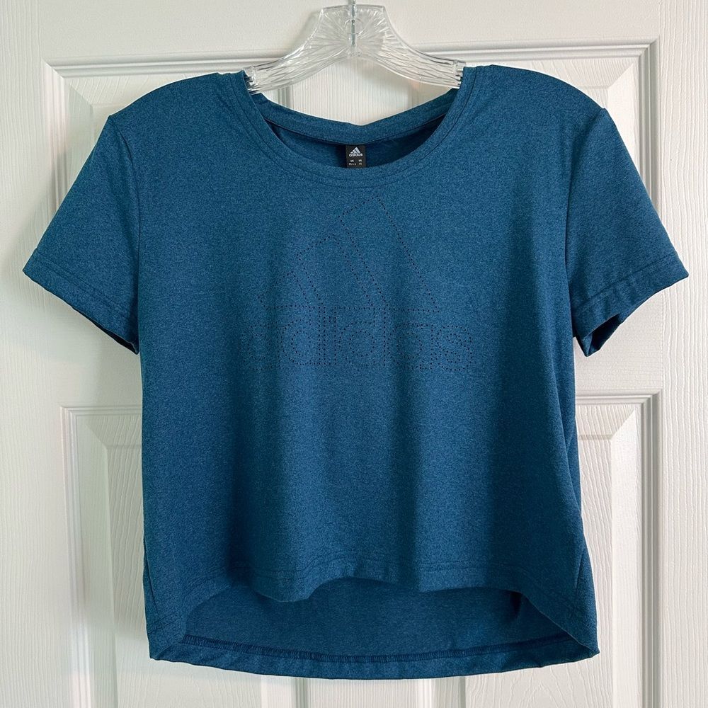 ADIDAS *NWT* logo cropped workout shirt (XS)